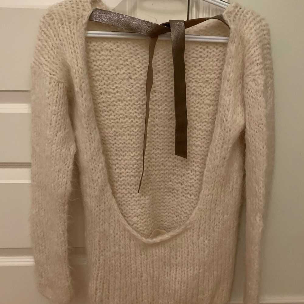 Backless sweater
